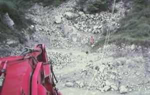 Il ferito viene issato